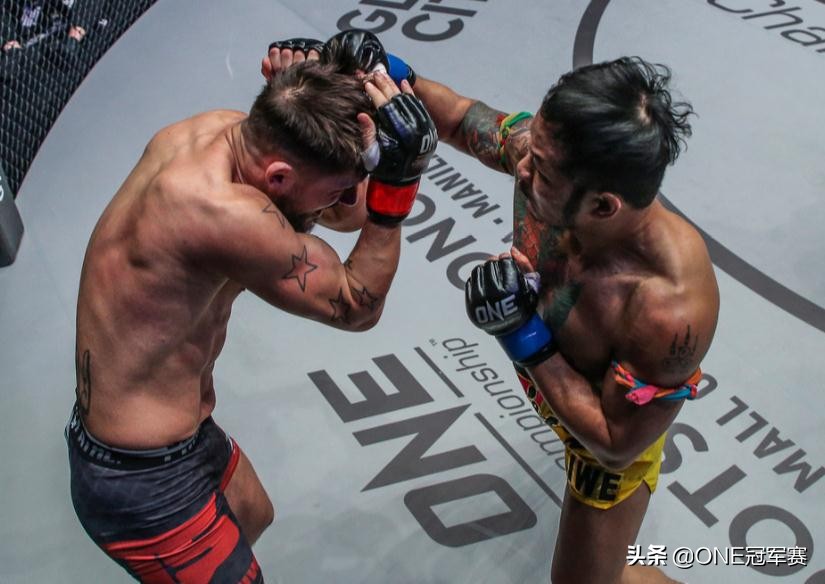 雅桑克莱和王者对决,雅桑克莱降重羽量级