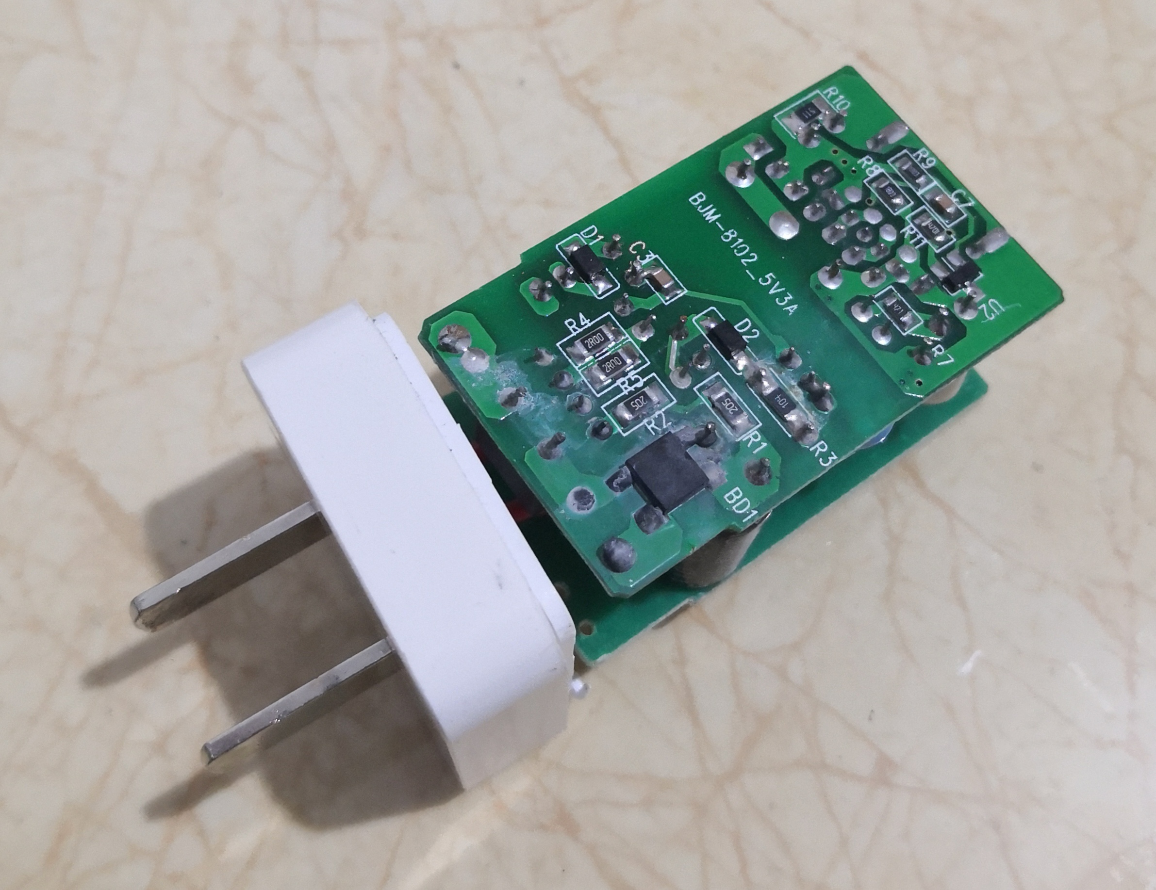 山寨也越来越舍得花成本了！拆解一个高仿的山货OPPO充电头