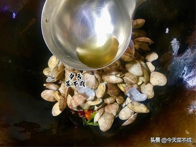 花蛤吐沙放香油是真的吗,花蛤怎么吐沙干净放香油