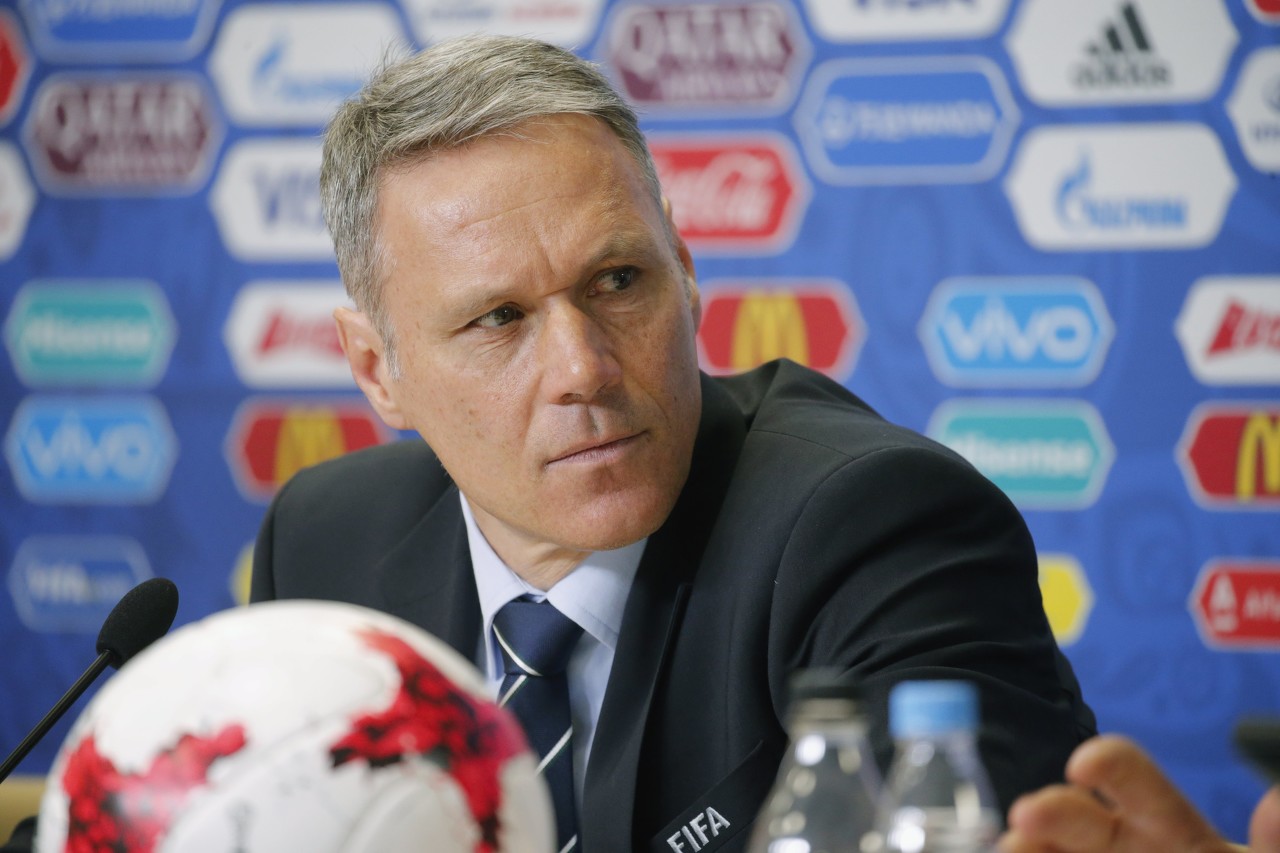 马克范巴斯滕,米兰荷兰三剑客之范巴斯滕