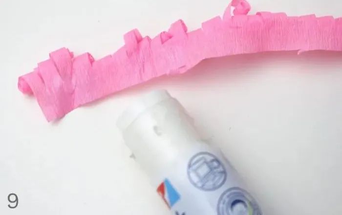 用手工纸做出来的花型装饰,软皱纹纸手工花