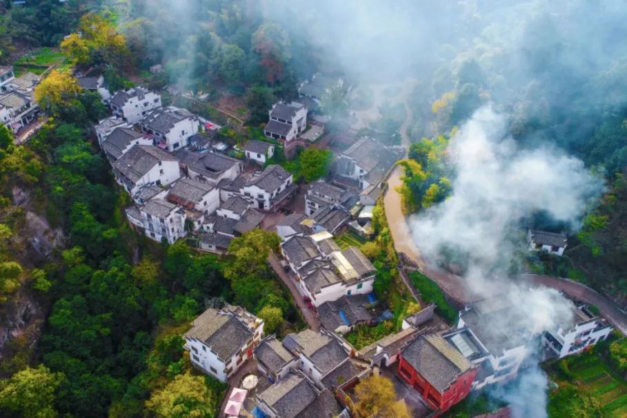 山顶云海自驾游,云海日出露营自驾游攻略