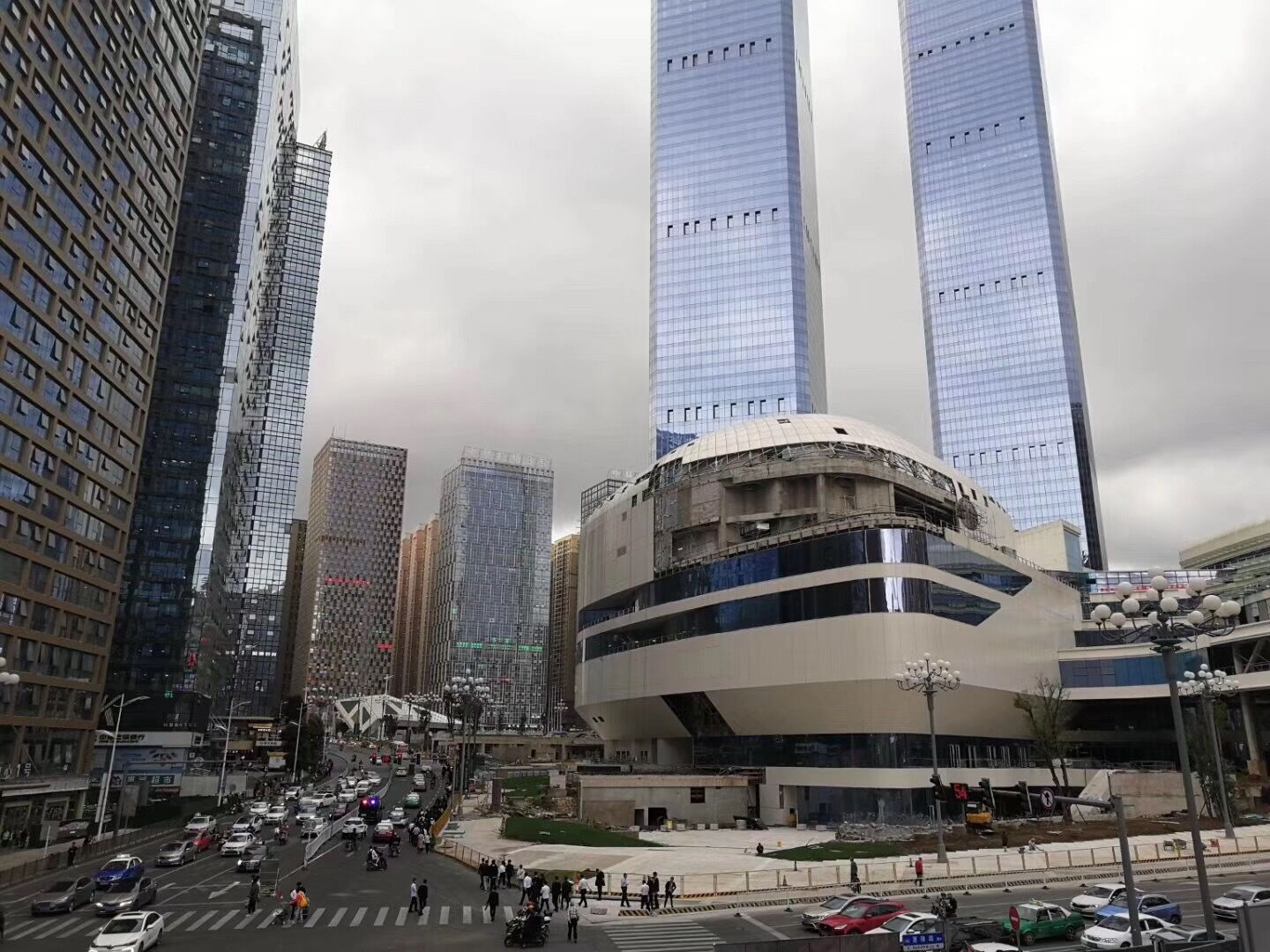 草莽江湖？电梯棚户？超大楼盘花果园，对贵阳年轻人意味着啥？