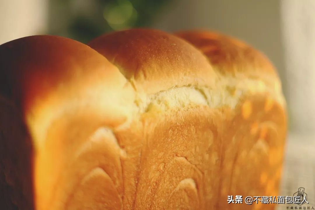 为什么烤出来的面包表皮会皱,面包表皮皱