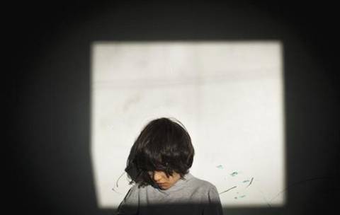 如何与自闭症的小朋友互动,自闭症怎么让宝宝爱和小朋友互动