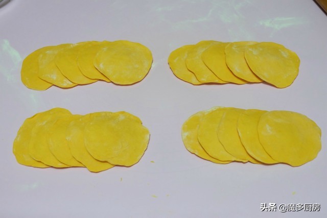 手把手教你做玫瑰花馒头，南瓜泥揉面，色泽金黄口感香软，好吃