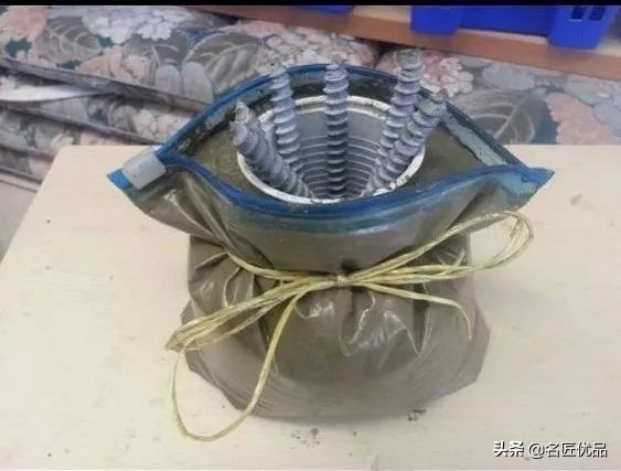 塑料旧手套,新买的手套被塑料和铁连在一起