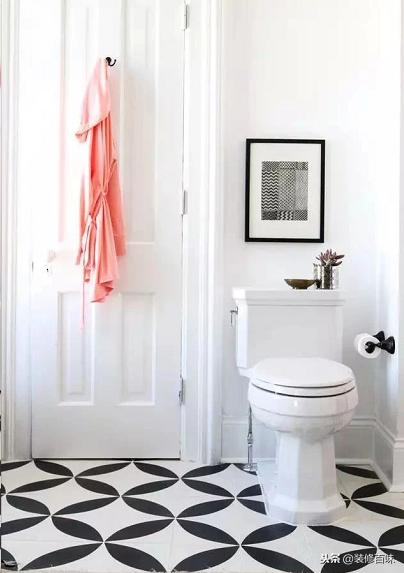 白色的玻璃胶发霉什么原因,家里的玻璃胶发霉怎么办