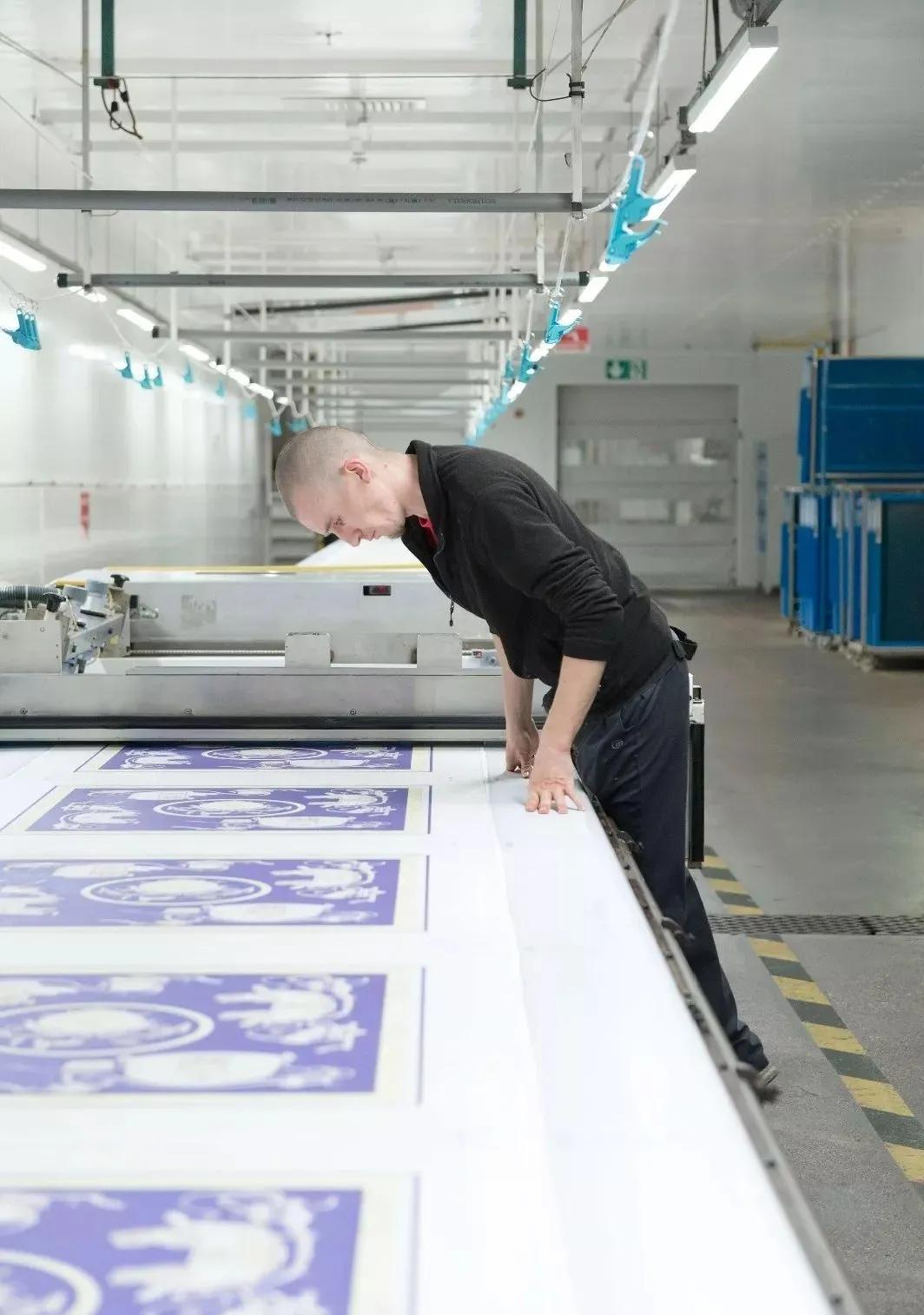 最喜欢的一条爱马仕丝巾,时尚必备独特设计的基础丝巾推荐