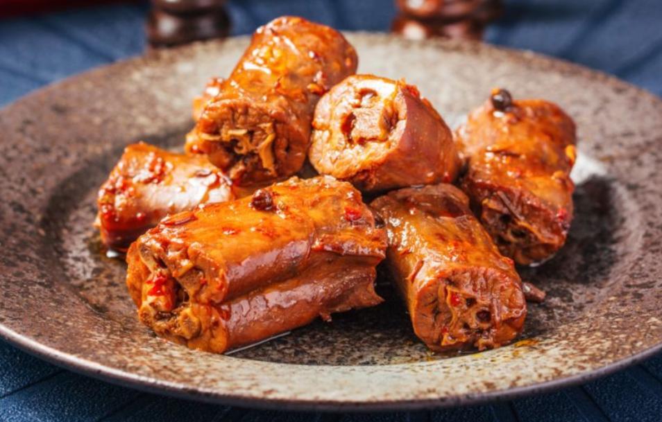 奇才戴文军，靠“偷师”反超周黑鸭，年赚40亿，全国门店上万家