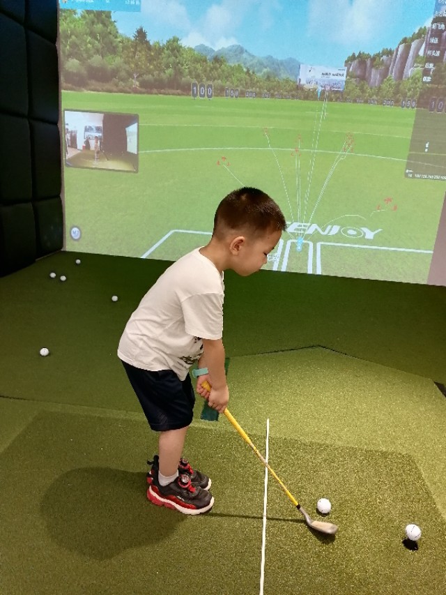 大学生高尔夫选手,大学生高尔夫怎么选