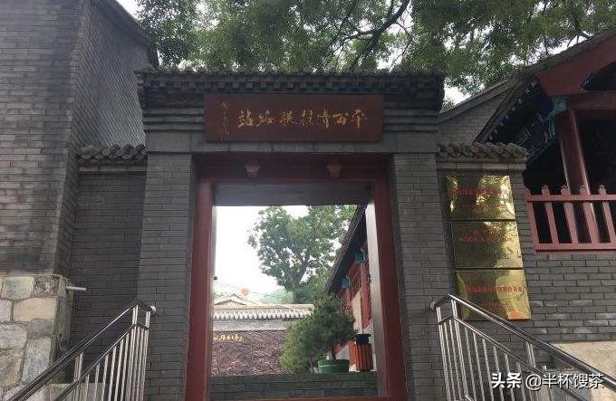 「说谍」突破伪满的‘钢铁国防线’的*共中**情报战线领导人钟子云