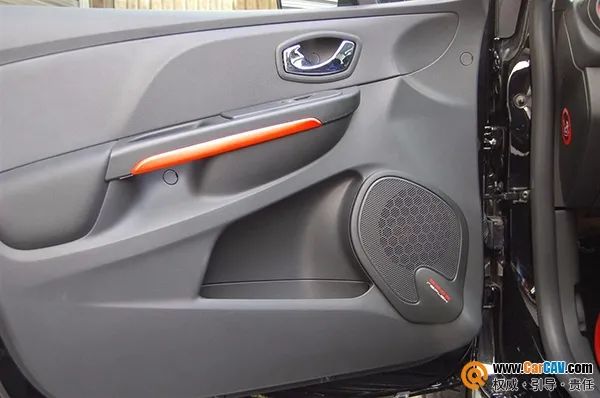 玩儿的就是姿态,玩的就是姿态低趴