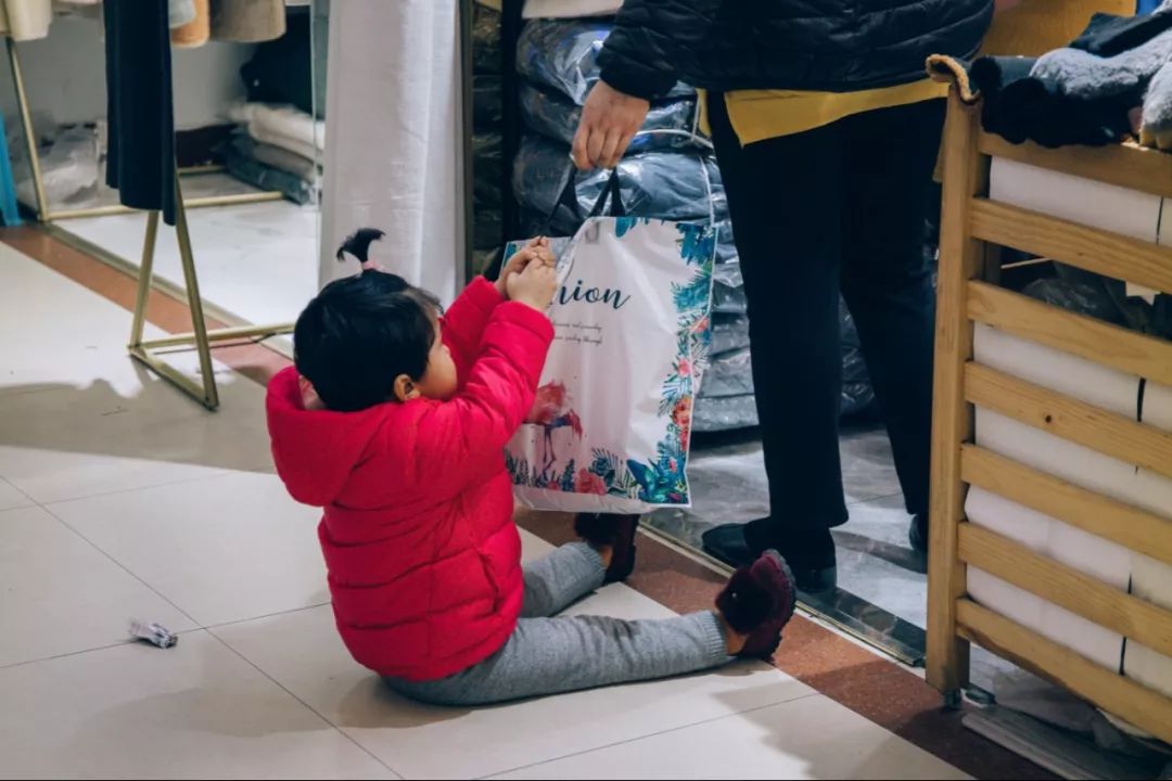 鍗楀潽鍦颁笅璐墿澶╁爞,鍦颁笅鍟嗗満閲嶅簡琚仐蹇樼殑璐墿澶╁爞