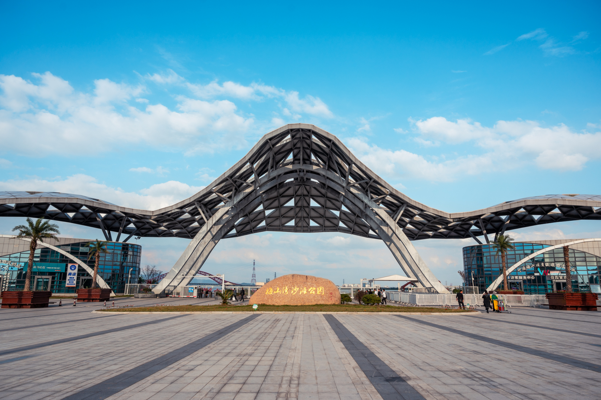 宁波附近有山有海有沙滩的地方,浙江省宁波市海边有沙滩吗