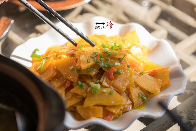 「徽州冷」宏村秋深晴少,友谊地久天