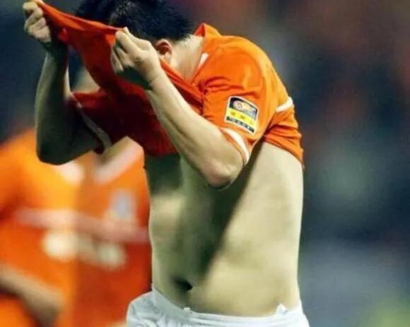 国足队员身材比拼,国足与国外强队身材对比