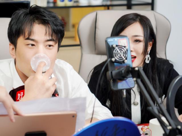 辛巴直播间回应燕窝,辛巴燕窝事件后回归视频