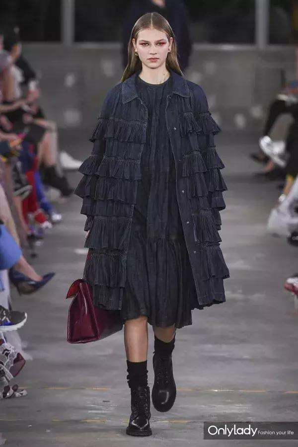 张艺兴valentino东京神图,张艺兴valentino秀场表演