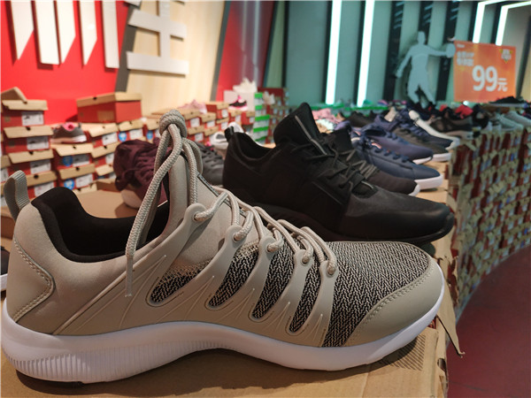 晋江鞋都安踏,福建晋江李宁安踏运动鞋