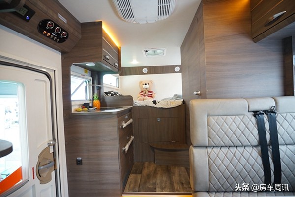 欧胜底盘短轴低顶升顶房车,欧胜底盘和宝迪底盘比较