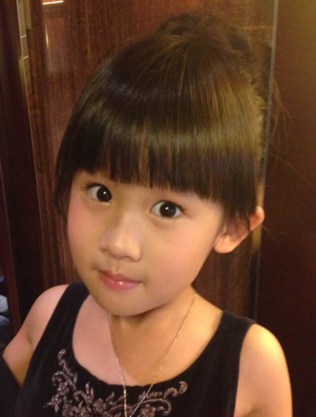 陆毅鲍蕾贝儿全家照,陆毅一家四口贝儿