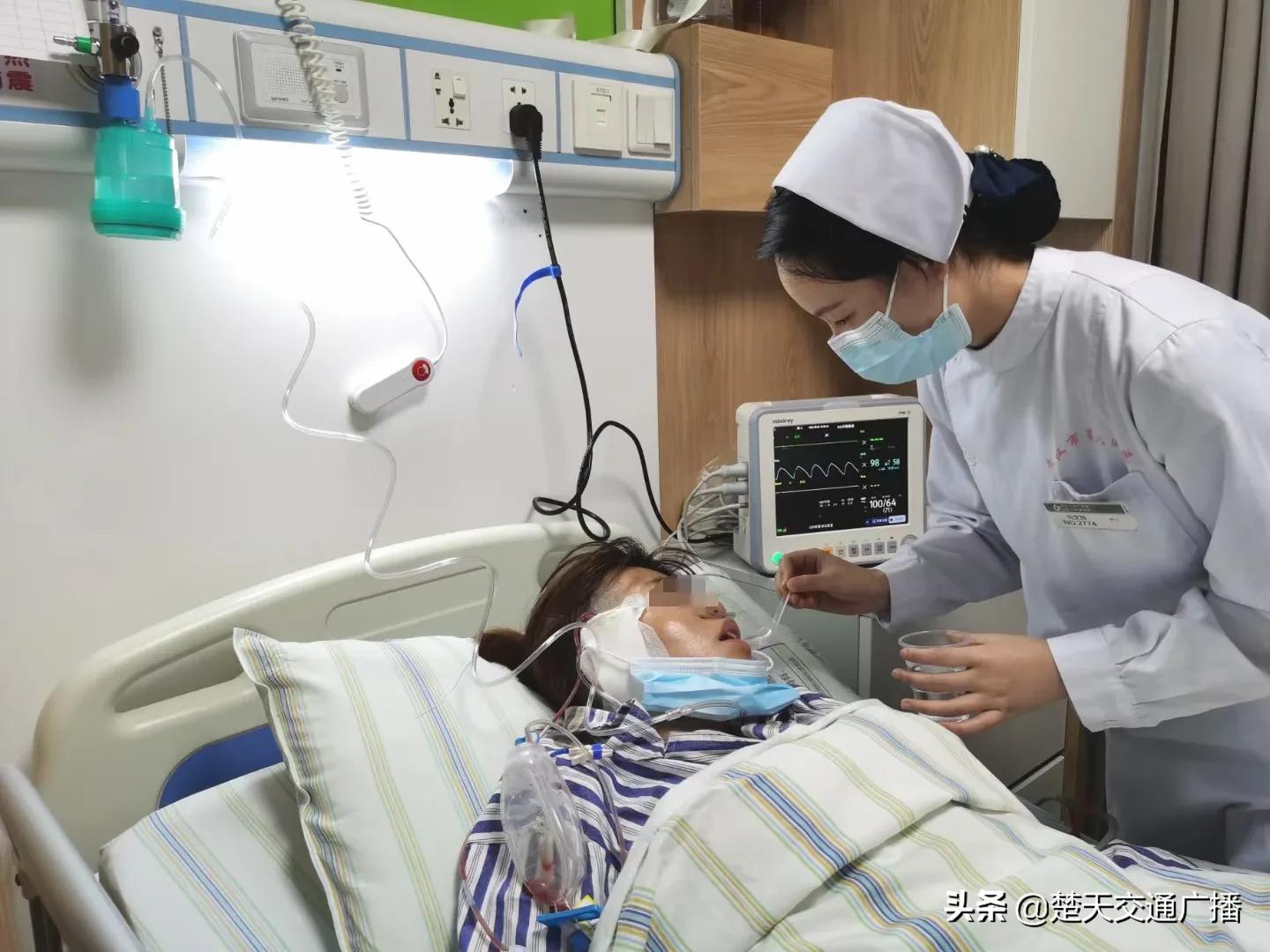 妙龄女子面部偏斜一心手术护士“话疗”解母女矛盾