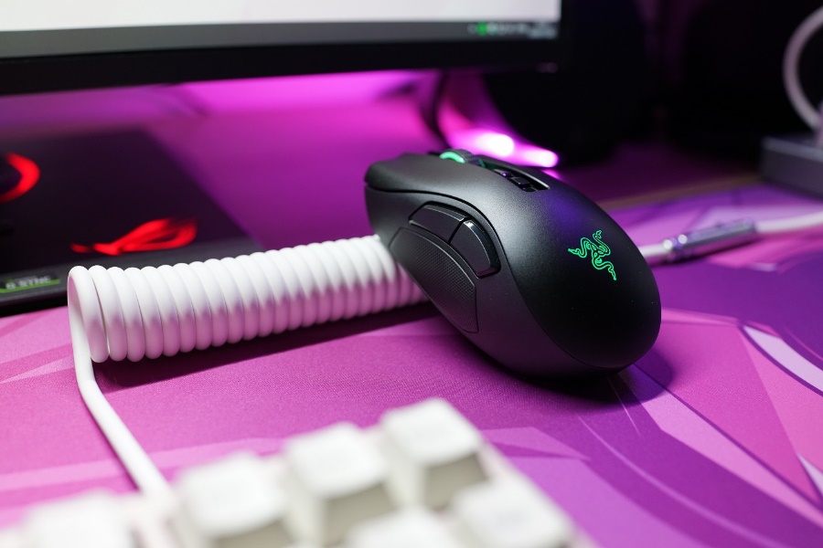 雷蛇那伽梵蛇专业版鼠标测评,雷蛇那伽梵蛇专业版和v2的区别