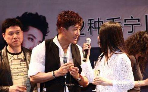 被捅三刀的明星,毛宁回应丑闻事件