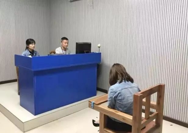 露骨“小卡片”牵出招嫖窝点...