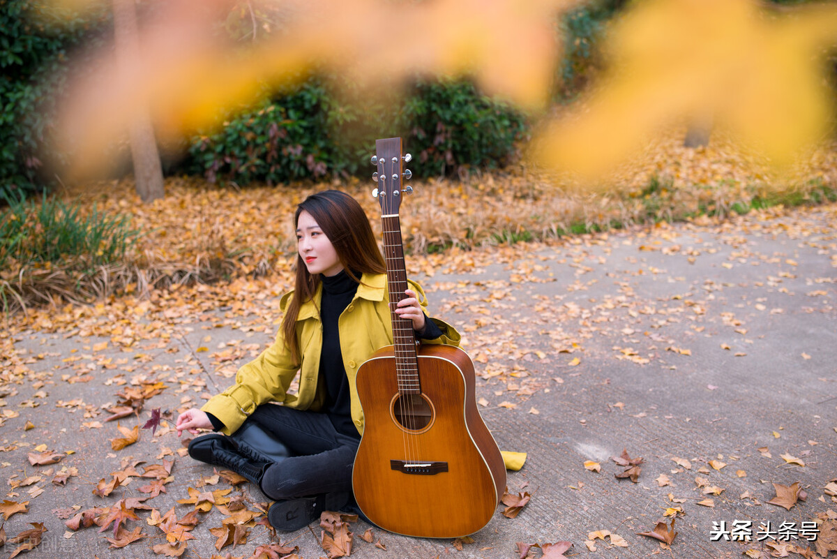 又是一季烟雨，妖娆得让你来不及拂去洒落一地的苍凉