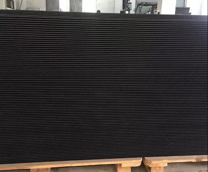 利用竹炭做成的板材，外表虽“其貌不扬”但功效“小清新”