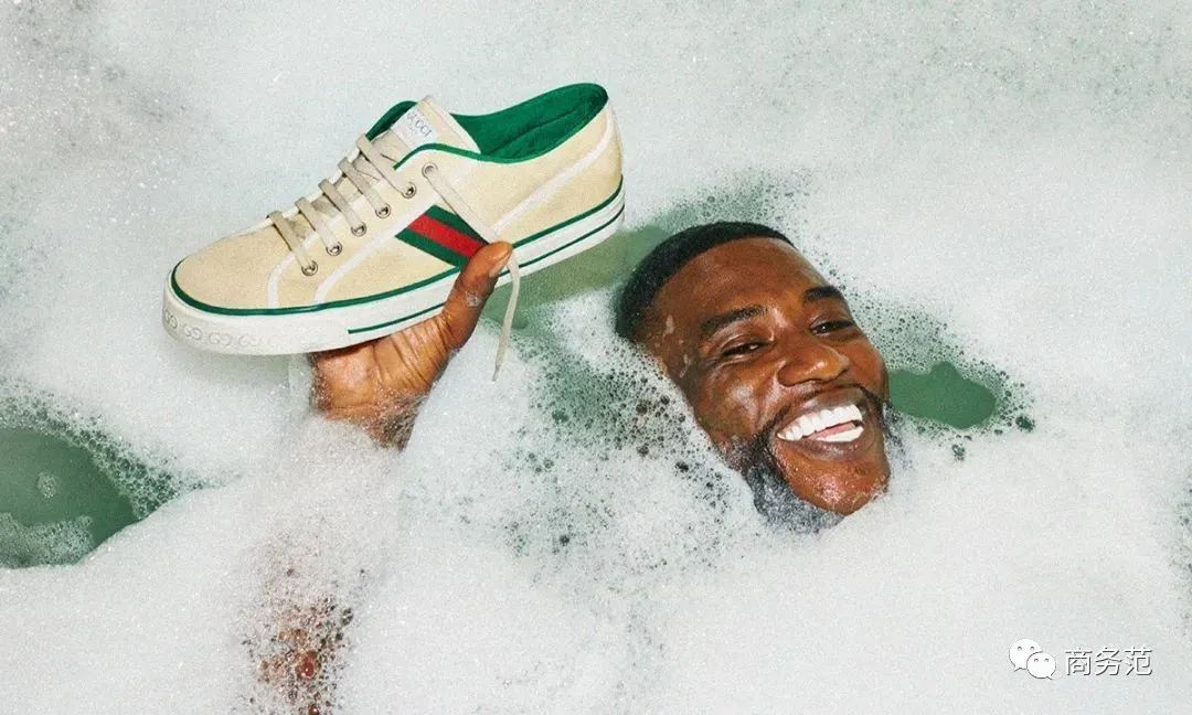 今年最火的10双小白鞋谁穿谁好看,今年最时尚的小白鞋夏天