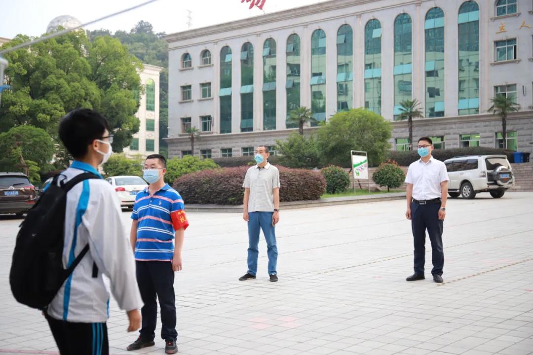 十堰市民感人视频,十堰市东风高中视频