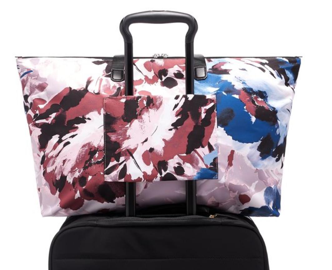 箱包业逆袭者TUMI途明，2020春夏用上的蓝带有恋人气息