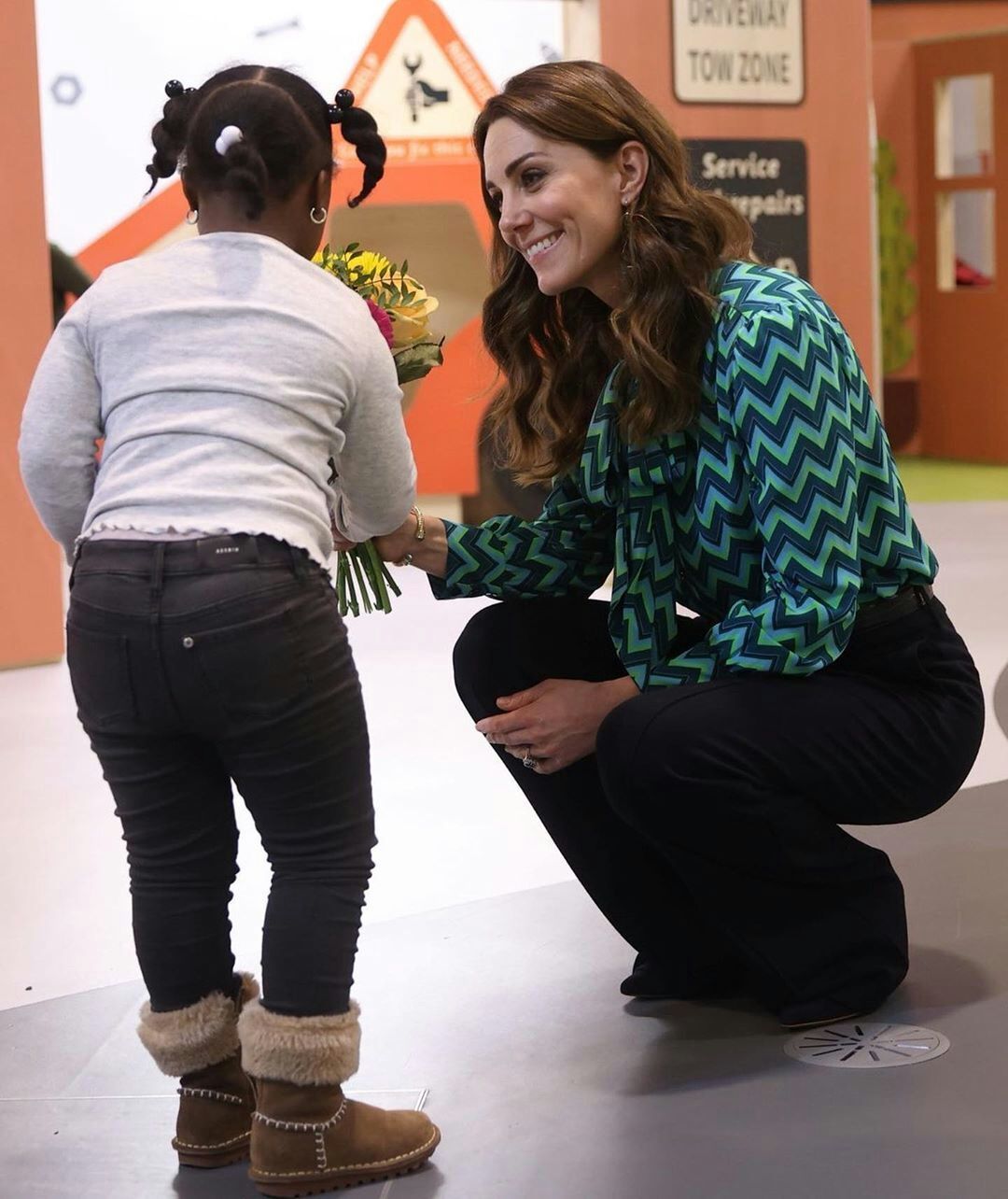 英国王妃凯特最新服装zara,凯特王妃最新出席活动戴的珠宝