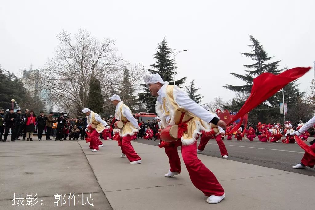 城关镇社火表演安塞腰鼓,社火打腰鼓