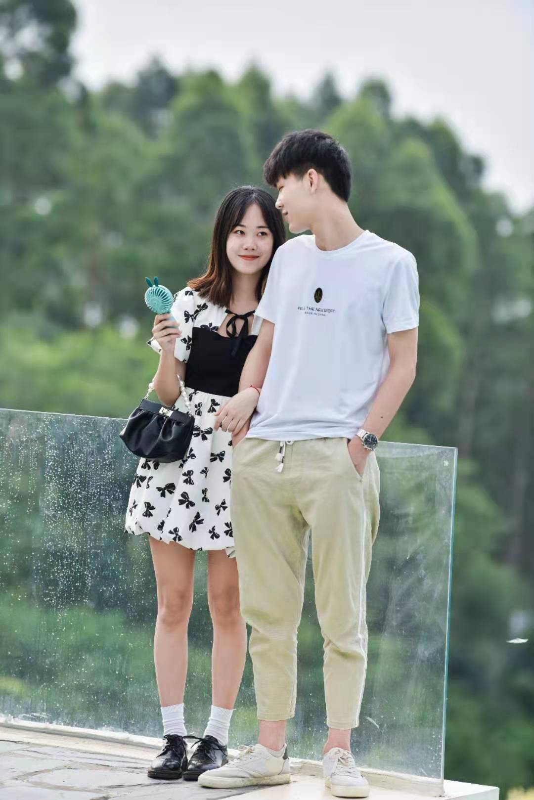 爱撒狗粮的男孩，更爱车还是更爱女友？