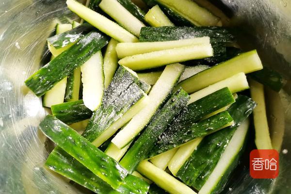 嘎嘣脆的腌黄瓜你喜欢吗,奶奶30多年腌制黄瓜秘方