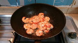 葱爆虾仁的做法家常视频,葱爆虾仁的最正宗做法