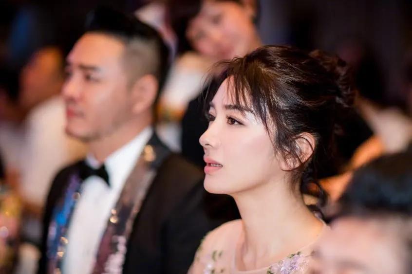 赵薇黄奕两代小燕子同框还珠格格,黄奕赵薇两代小燕子同框