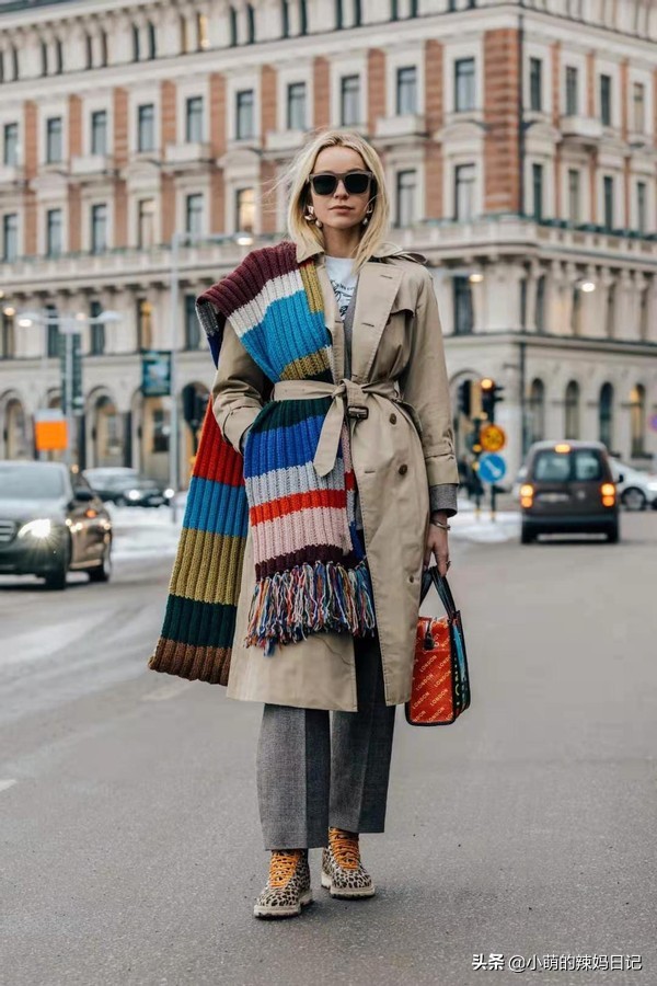 围巾比较长的戴法,戴围巾脖子瘆得慌咋整