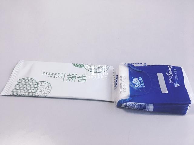 「EDC」突击翻包身边人，信仰大牌的二娃娘