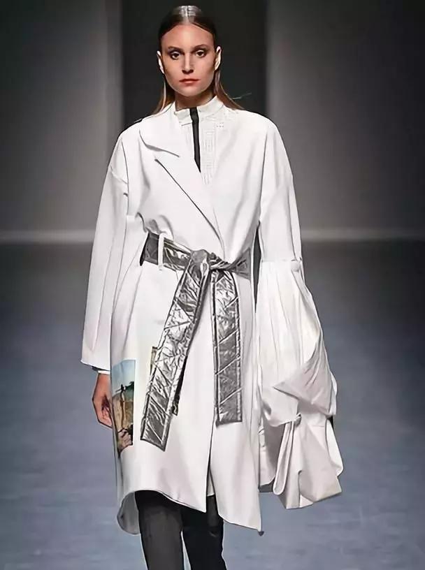 国潮这回对味儿了，不看logo还以为是巴黎世家！