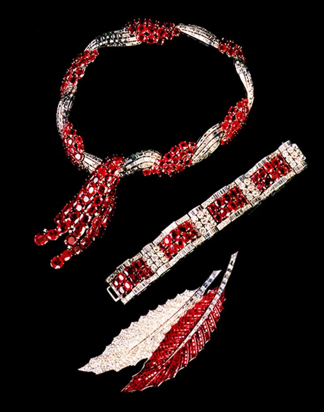 温莎公爵夫人拥有的经典珠宝,2010年温莎公爵夫人珠宝系列拍卖