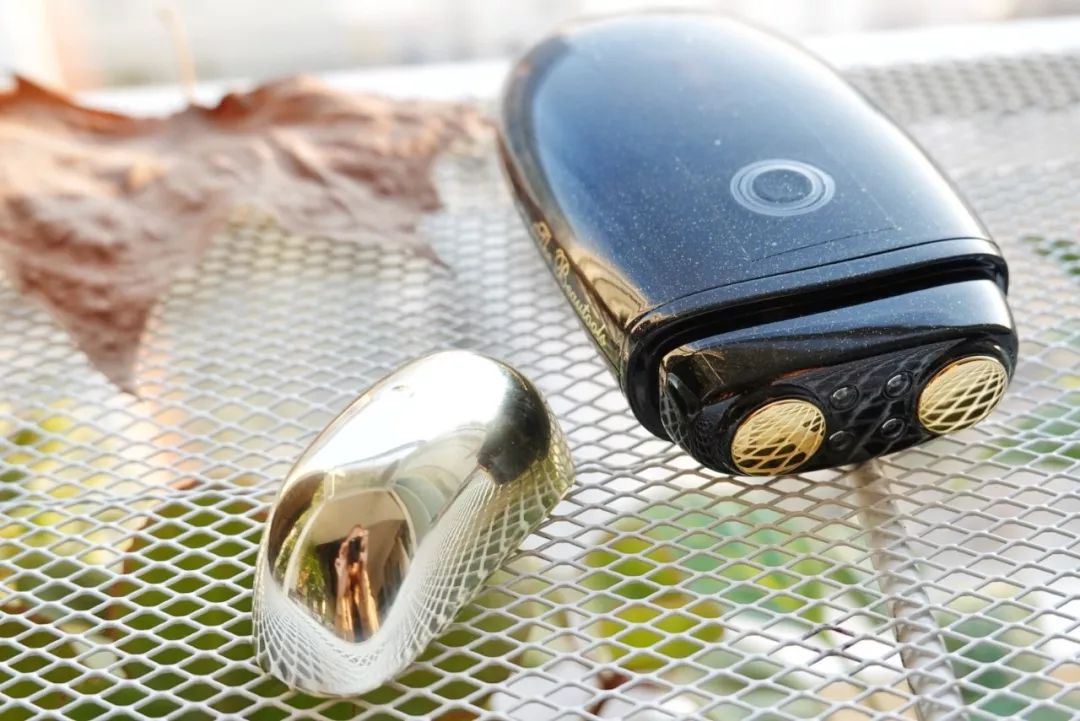 朋友圈精致生活却一地鸡毛,精致朋友圈背后的真实故事