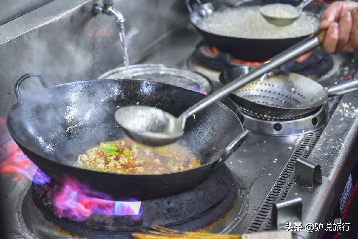 湖北小伙5年跑几十场马拉松，还“跑”出了家三亚Top3海鲜餐厅