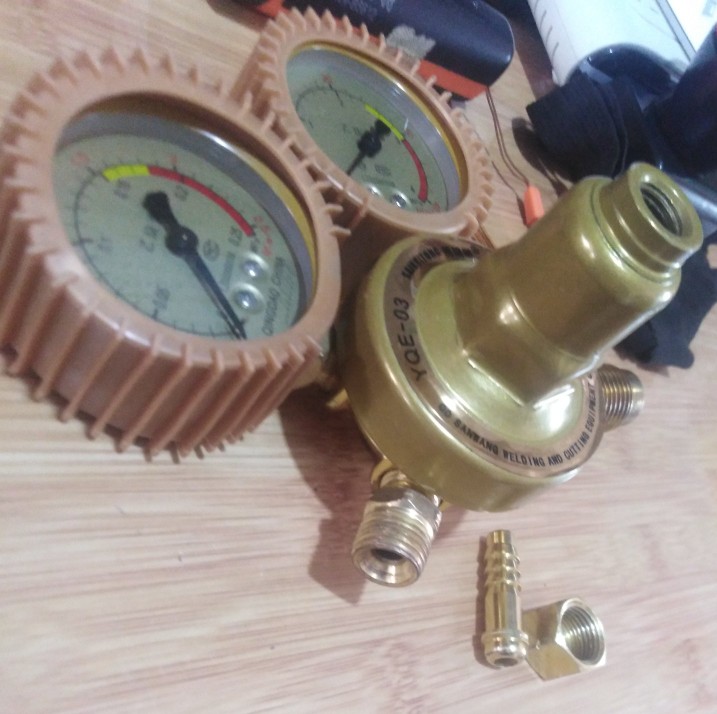 乙炔表各个部位名称,乙炔减压表结构说明