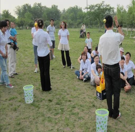 团建心理活动游戏大全,团建100个趣味游戏视频