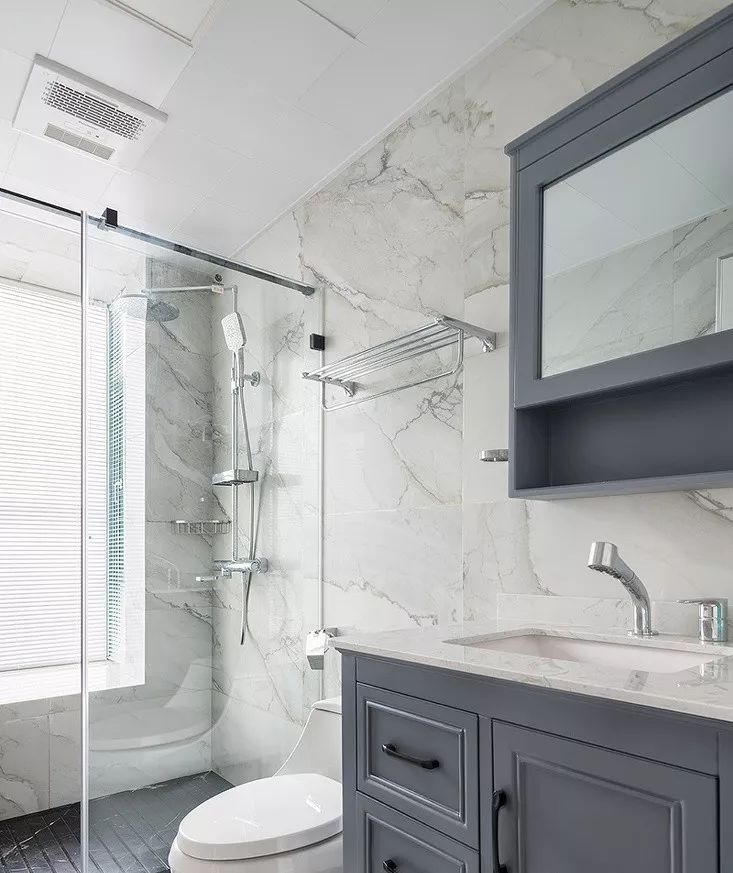 卫生间圆镜子加镜柜效果图,卫生间智能镜柜一体选哪种